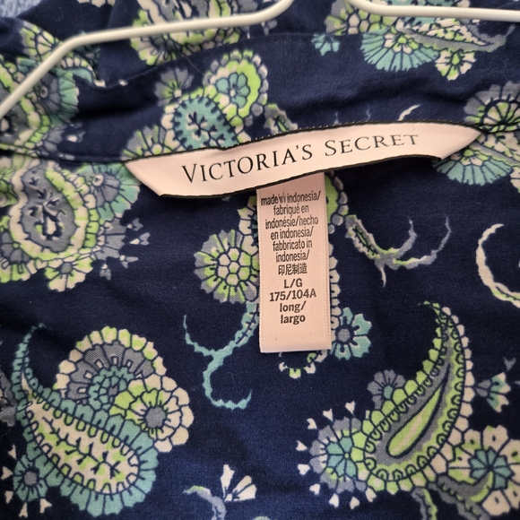 Victoria Secrets Paisley Patterned Pyjama Set - Picture 7 of 15